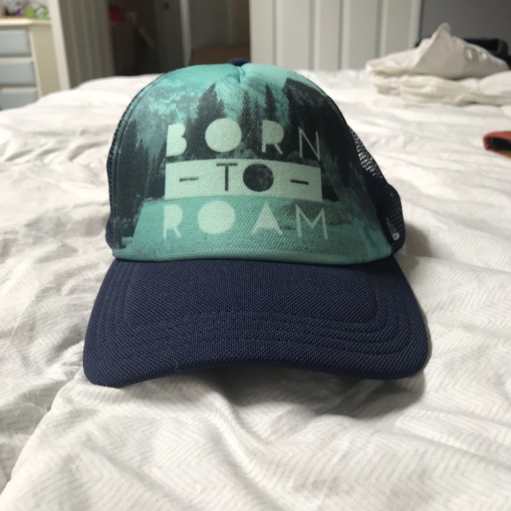 NWOT The North Face trucker hat